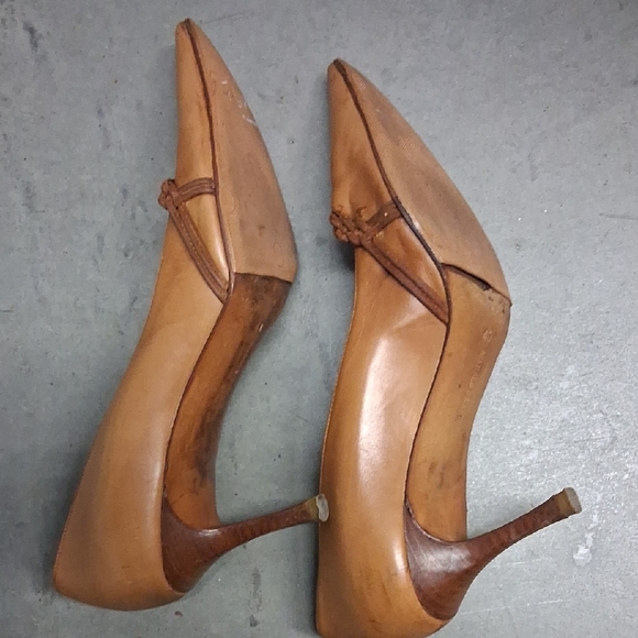 Manolo Blahnik Brown Leather Heels - Picture 4 of 8